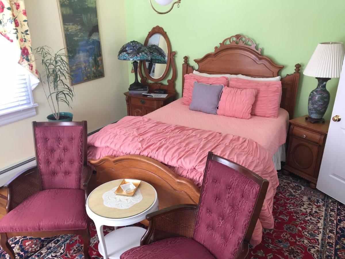 The Fairlawn Inn Hunter Room photo